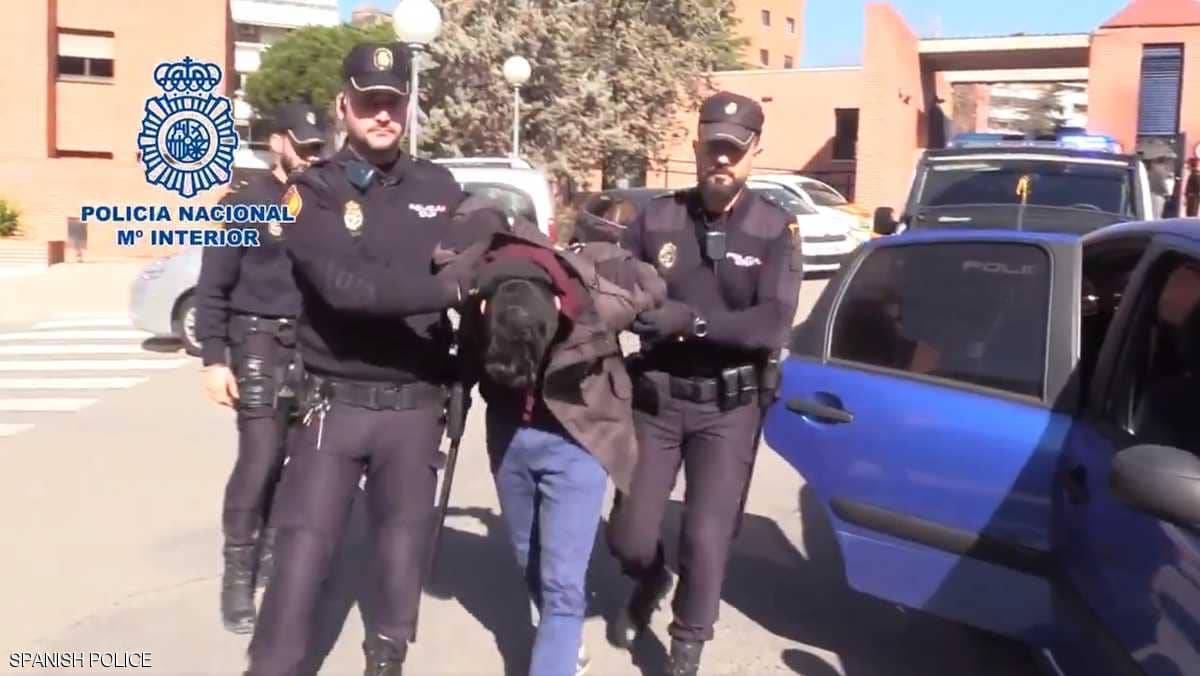 إسبانيا تستفيق على جريمة بشعة: قطع والدته ألف قطعة