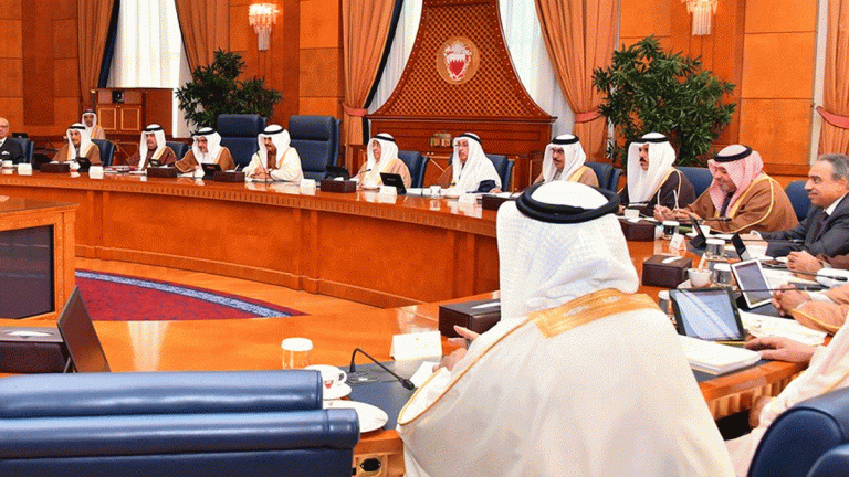 مستفيدة من التمويل الخليجي.. البحرين تقر موازنة جديدة بتراجع في العجز الكلي