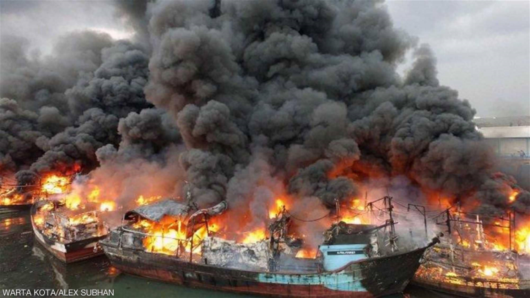 حادثة لا تصدّق.. “شرارة واحدة” أشعلت النّار بـ 20 سفينة!