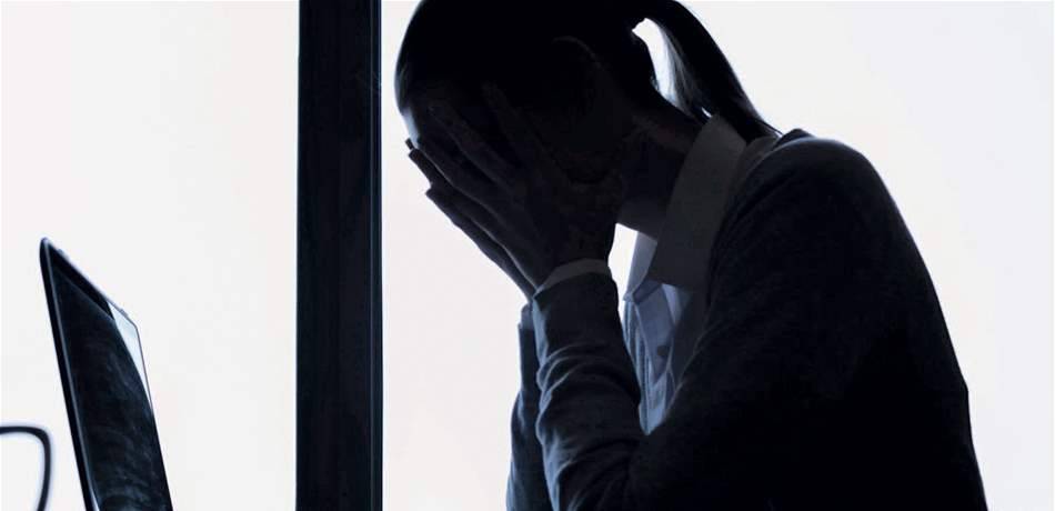 لماذا النساء يكتئبن في العمل أكثر من الرجال؟