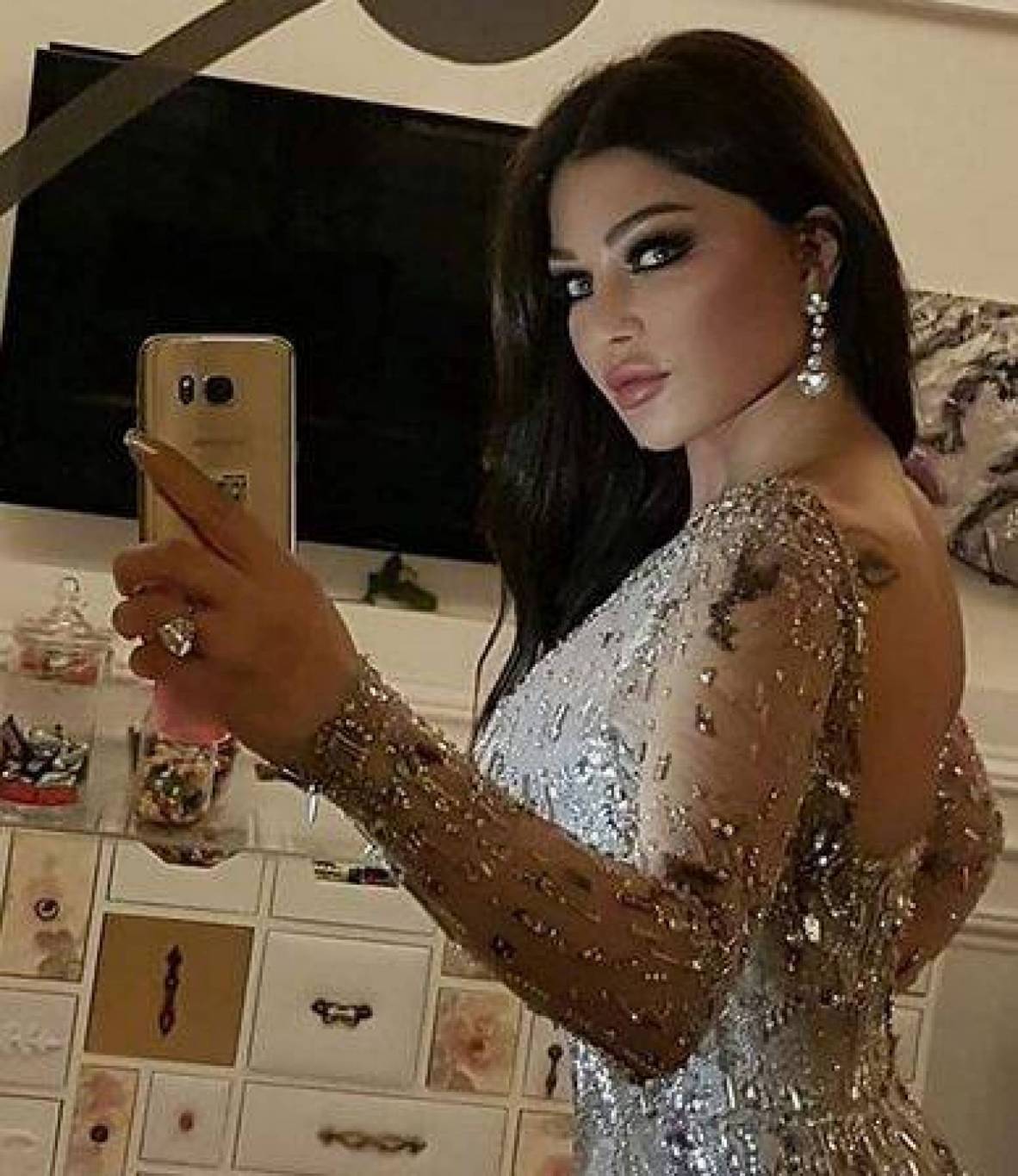 بالصور - هذا هو سعر حقيبة هيفاء وهبي الخيالي!