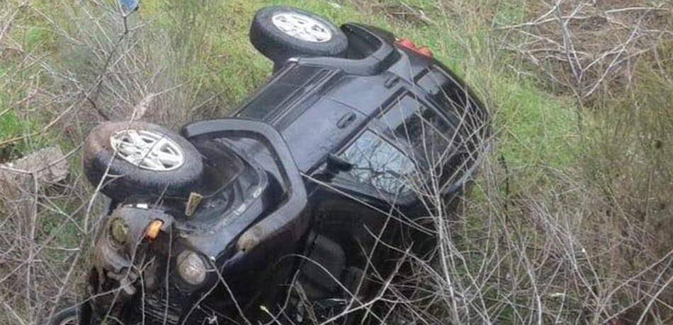 في عشقوت.. تدهورت سيّارتهما في منحدر بعمق 20 متراً! (صورة)