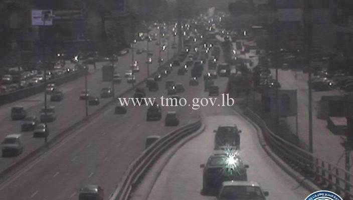 حركة المرور كثيفة من الضبية باتجاه انطلياس وصولاً الى نهر الموت
