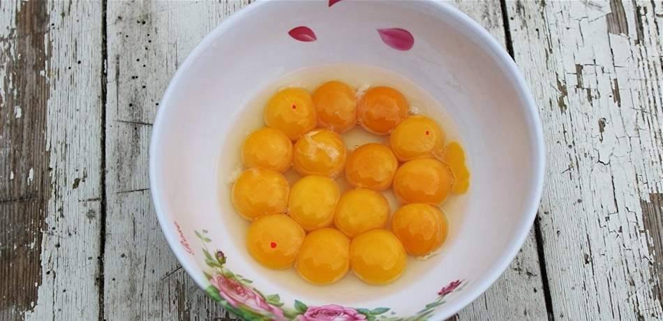 لهذه الاسباب يتواجد الدم في بيض الدجاج.. هل تناوله خطر على الصحة؟