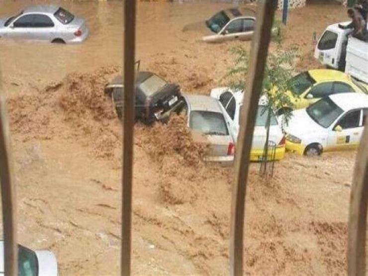 بالفيديو... السيول تغرق شوارع العاصمة الأردنية