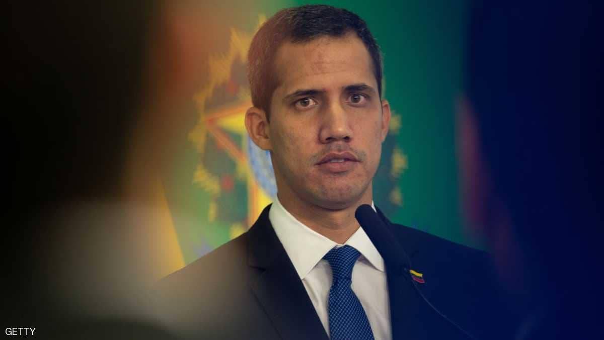غوايدو يتحدى التهديدات ويعود "قريبا" إلى فنزويلا
