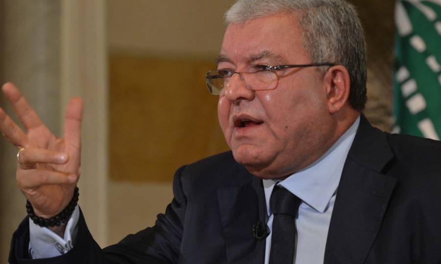 المشنوق: السنيورة قامة لا تطالُها الشبهاتُ