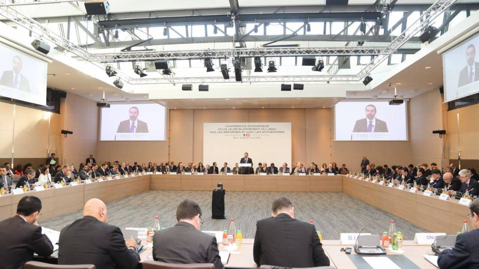 هل تريد أن تعرف شروط الدول التي منحت لبنان 11 مليار ونصف مليار دولار كي تدفعهم الى لبنان؟
هل تريد أن تعرف جدول القروض والهبات التي تم تقديمها للبنان في مؤتمر "سيدر1" وكم قدّمت كل دولة ومؤسسة ؟