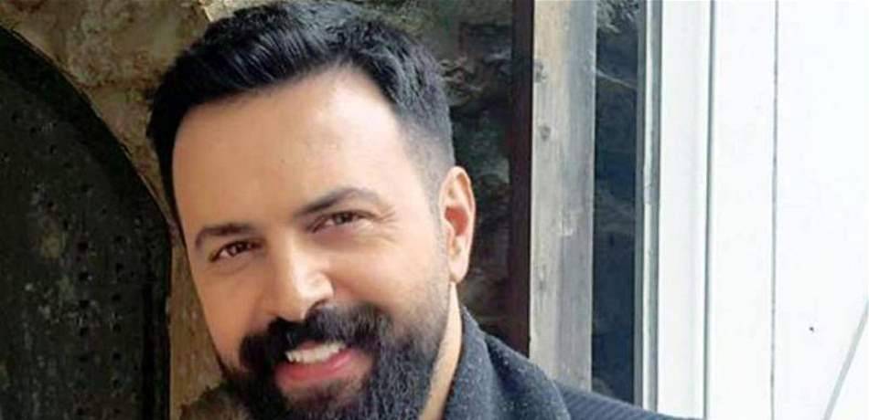 تيم حسن يلتقي نجلَيه بعد غياب.. وهذا ما فعله معهما (صورة)