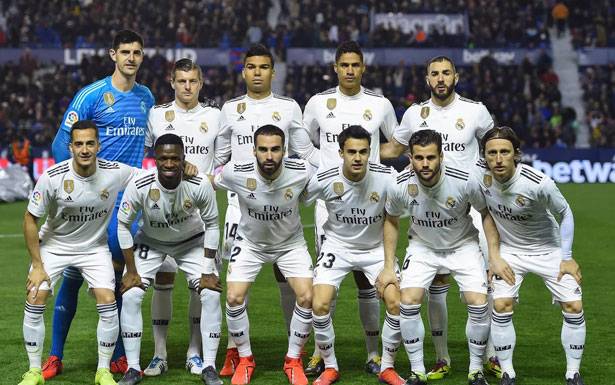 البطولات الأوروبية المحلية في كرة القدم

اليوم : ريال مدريد ــ برشلونة وتوتنهام ــ أرسنال وبورنموث ــ مانشستر سيتي ولاتسيو ــ روما

غداً : ريال سوسييداد ــ أتلتيكو مدريد وفولهام ــ تشلسي وايفرتون ــ ليفربول ونابولي ــ يوفنتوس