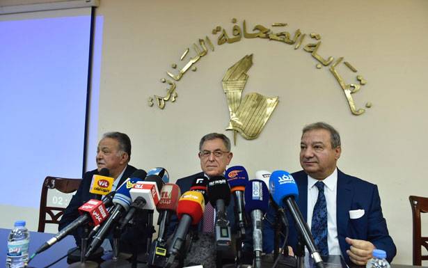 السنيورة: قضية الـ11 مليار دولار عاصفة في فنجان

الانفاق الذي تمّ لم يكن مخالفاً للقانون بل كان قانونياً كامل الأوصاف