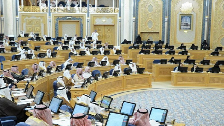 الشورى السعودي يسقط توصية نصت على عدم اشتراط إذن الولي لإنجاز معاملات النساء