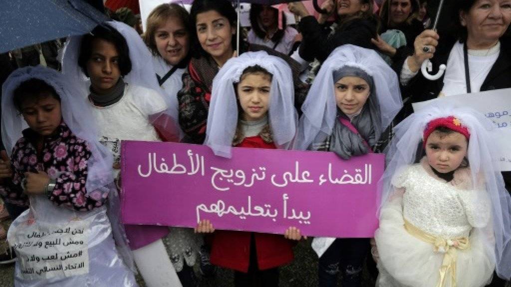 مسيرة تجوب شوارع بيروت للمطالبة بإقرار قانون يمنع تزويج القاصرات