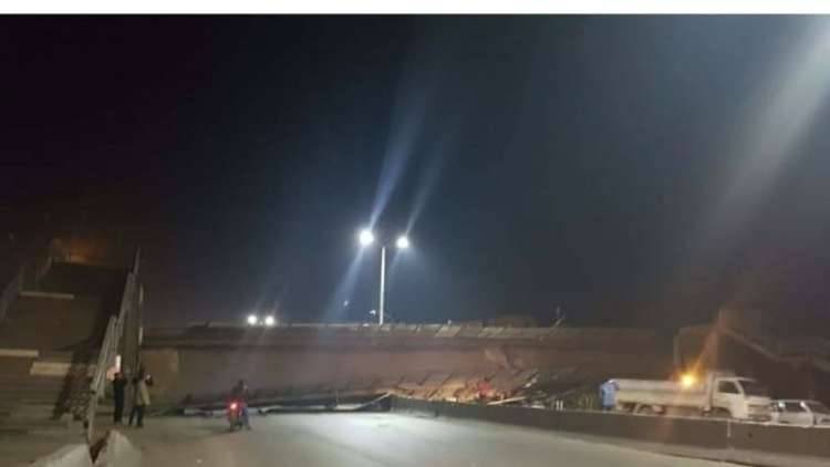 انهيار جسر مشاة وشلل مروري على طريق القاهرة الإسكندرية