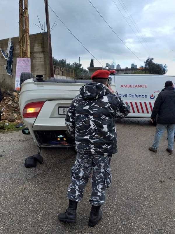 إصابة ام و ابنتها في يُحمر جراء انزلاق السيارة! (صورة)