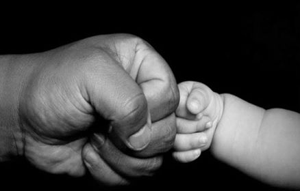 الوراثة من الأب: 7 أشياء ينقلها الأب حتماً بالوراثة لأولاده. فاجأني الرقم 4 فعلاً !