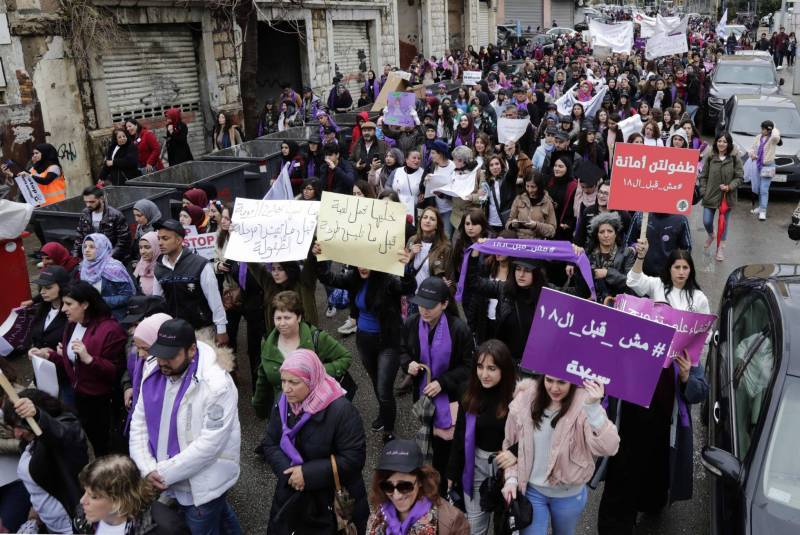 مسيرة تجوب شوارع بيروت للمطالبة بإقرار قانون يمنع تزويج القاصرات