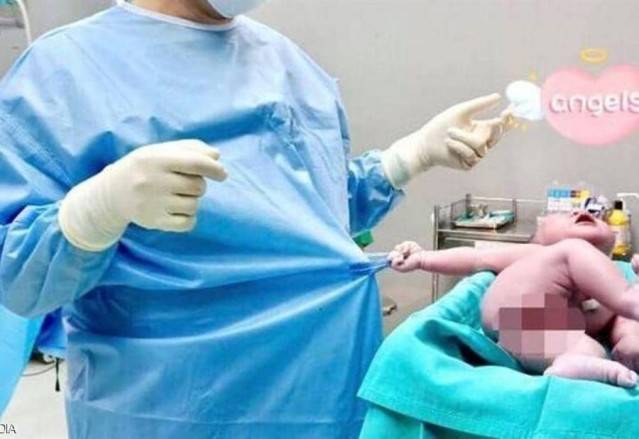'الرضيع العنيد' يثير الذهول عبر مواقع التواصل
