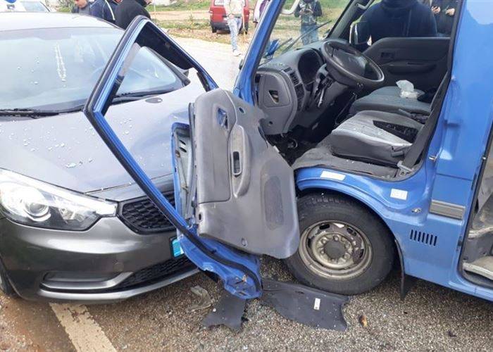 بالصور: 5 جرحى نتيجة حادث سير على طريق كفركلا