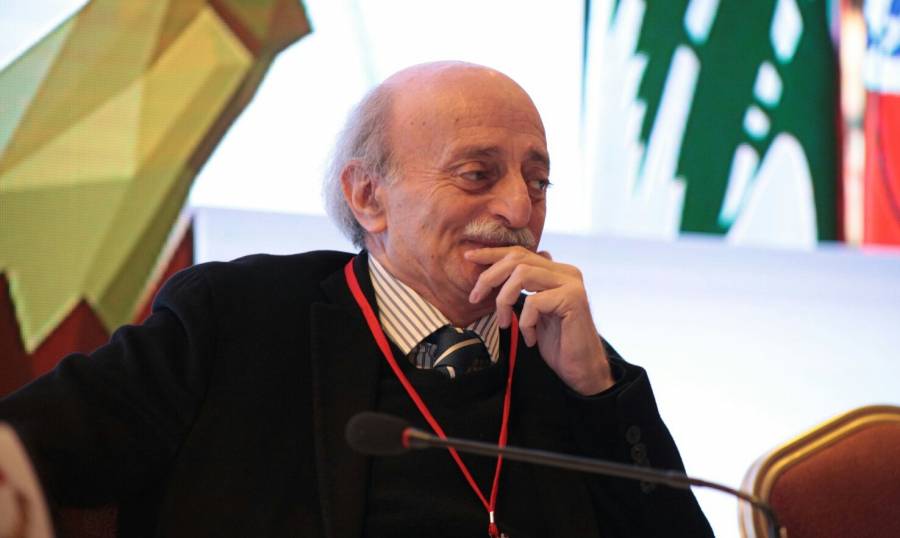 من قصد جنبلاط حين قال: رستم غزالي وجامع جامع تقمّصا ساحلاً وجبلاً؟