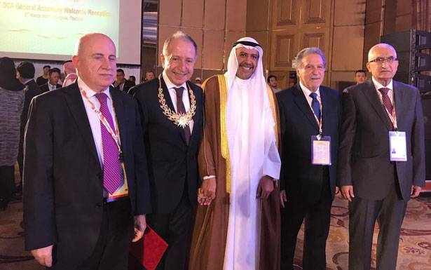 تقديراً لجهوده في خدمة الرياضة في بلد الأرز
رئيس المجلس الأولمبي الآسيوي يكرّم رئيس اللجنة الأولمبية جان همّام
«وفي جعبته» اكثر من نصف قرن من الانجازات لاعباً ومدرباً وادارياً