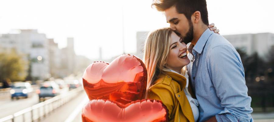 «أنا أحبك».. كلمتان صغيرتان تصنعان أمراً عظيماً.. لكن عليك أولاً أن تتعلم كيف تقولها والوقت المناسب لنطقها