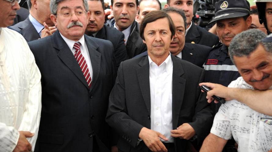 من هم الذين يديرون الجزائر من خلف الكواليس؟