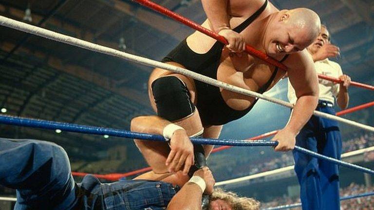 وفاة عملاق wwe كينغ كونغ بوندي بشكل مفاجئ