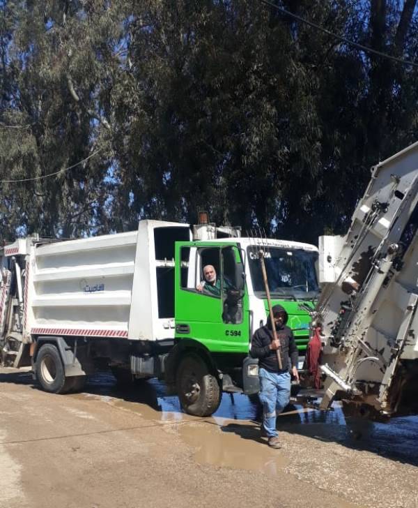 عمال لافاجيت علقوا إضرابهم وآليات الشركة باشرت جمع النفايات من طرابلس