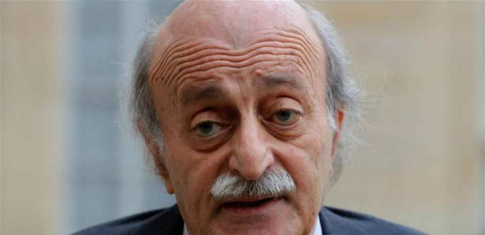 جنبلاط ولاغرفيلد و"تشوبيت" ثالثهما.. شاهدوا الصورة التي أشعلت "تويتر"!