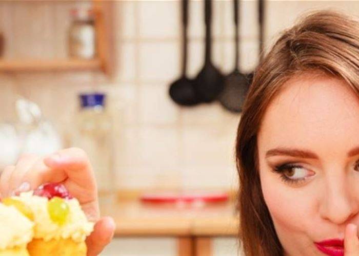 كيف يساعد تناول الحلوى على فقدان الوزن؟