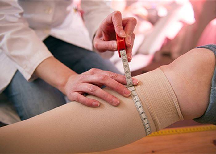 كيف يمكن أن تعالج الجوارب الضاغطة مشكلة الدوالي؟