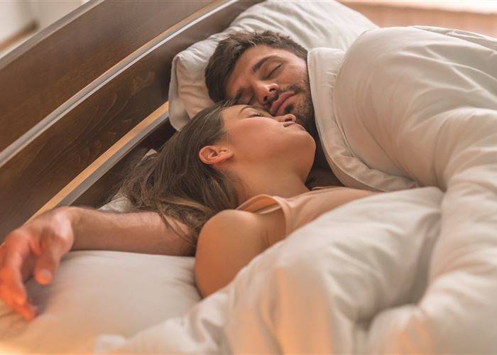 كيف يؤثر النوم على علاقتكم الزوجية؟