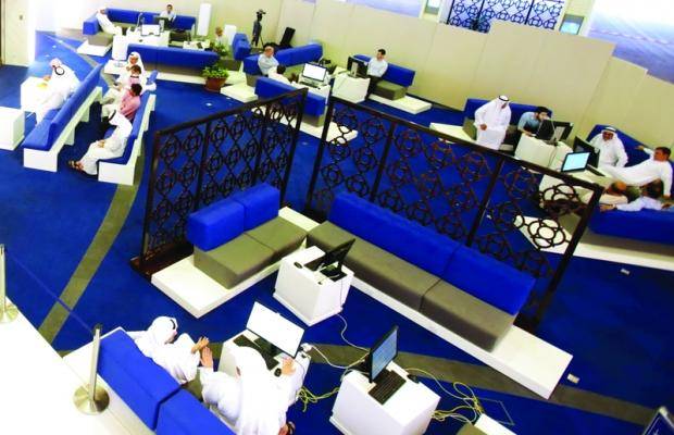 أسهم دبي تستعيد مسارها الصاعد والبنوك تضغط على سوق أبوظبي