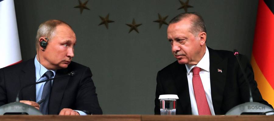 أردوغان يصرّ على شراء منظومة إس 400 الروسية لأسباب عديدة
 لكن لماذا توافق موسكو على منحها لتركيا ولو بنصف الثمن؟!