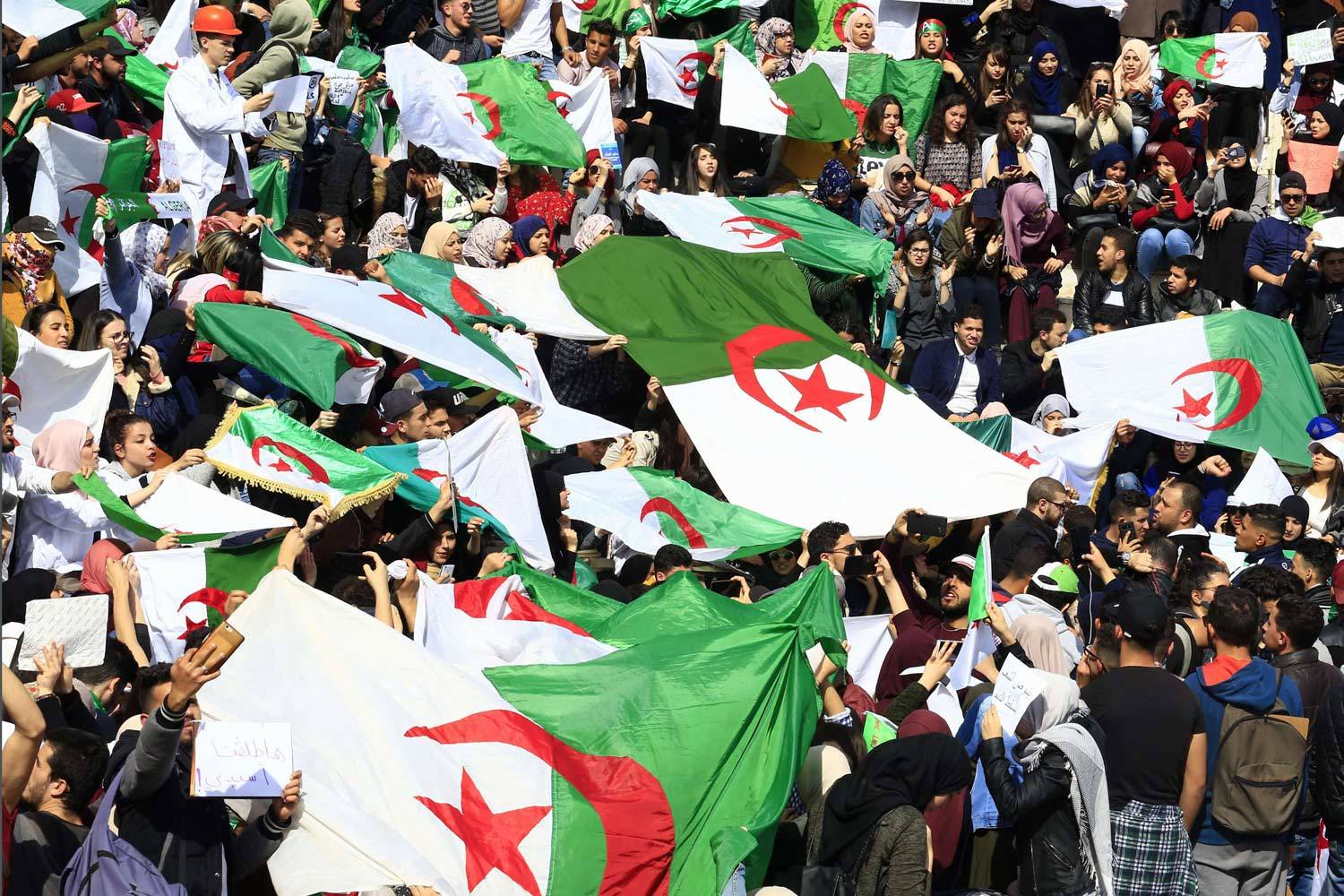 واشنطن والمفوضية الأوروبية تدعوان الجزائر لاحترام حرية التظاهر