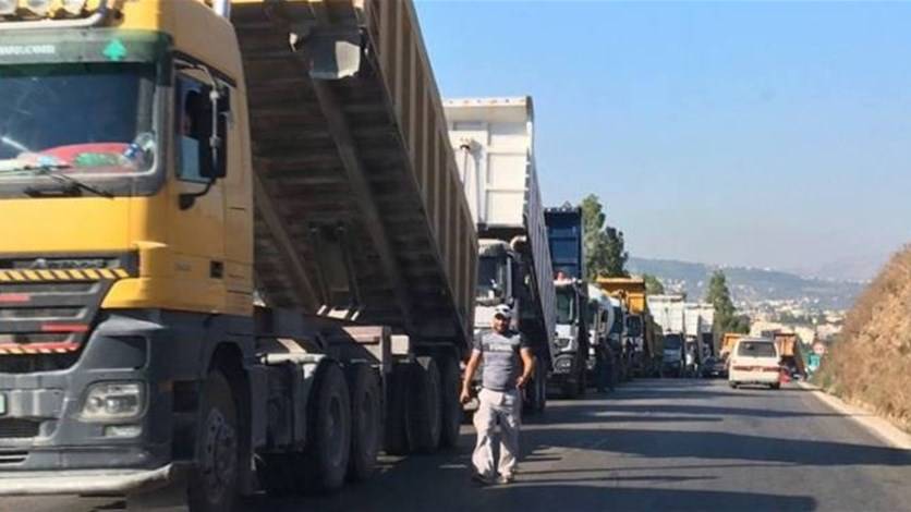 نقابة مالكي الشاحنات العمومية في مرفأ بيروت: لتعديل دوام السبت ورفض العمل يوم الاحد