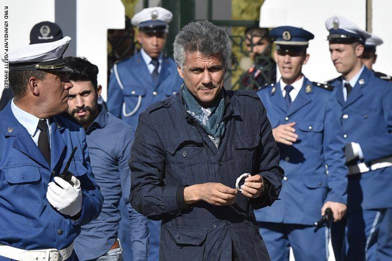 تقارير عن اعتقال رشيد نكاز زعيم المعارضة الجزائري داخل مستشفى يرقد فيه بوتفليقة بسويسرا