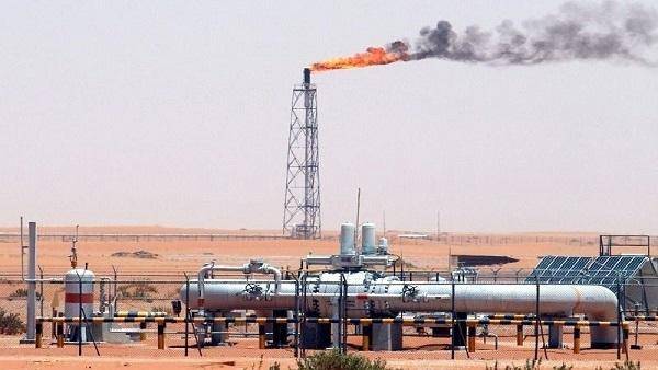 مصر تطرح مزايدة للتنقيب عن النفط في 10 مناطق بالبحر الأحمر