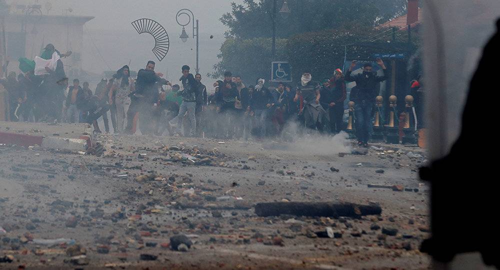 قبل ساعات من وصول بوتفليقة... نداء عاجل من الحزب الحاكم في الجزائر