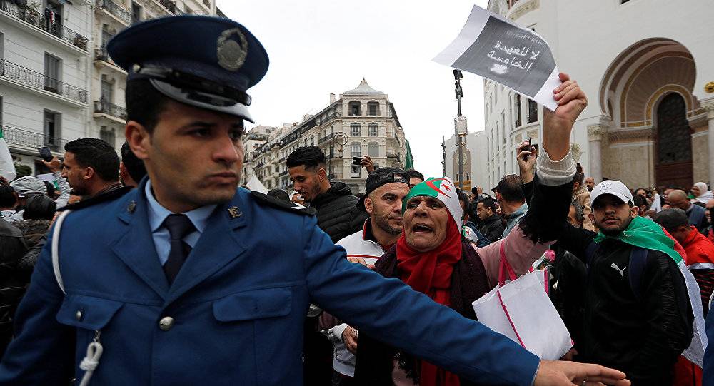 بعد تأجيل الانتخابات الرئاسية... هذا ما ينوي رئيس أركان الجيش الجزائري فعله غدا