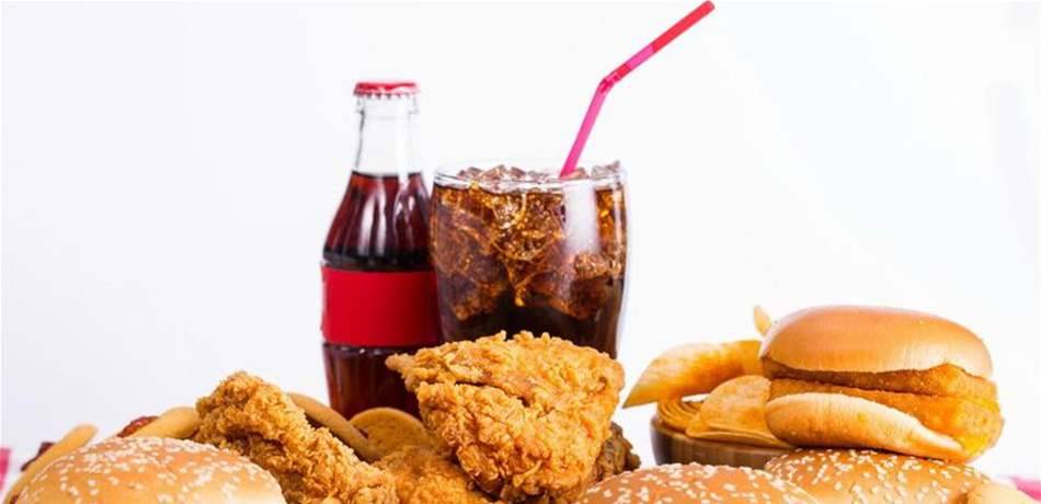 كُشف السر.. لهذا السبب لا نشبع بعد تناول الوجبات السريعة!