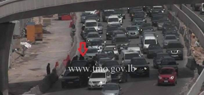تصادم بين عدد من المركبات على أوتوستراد جل الديب باتجاه نهر الموت