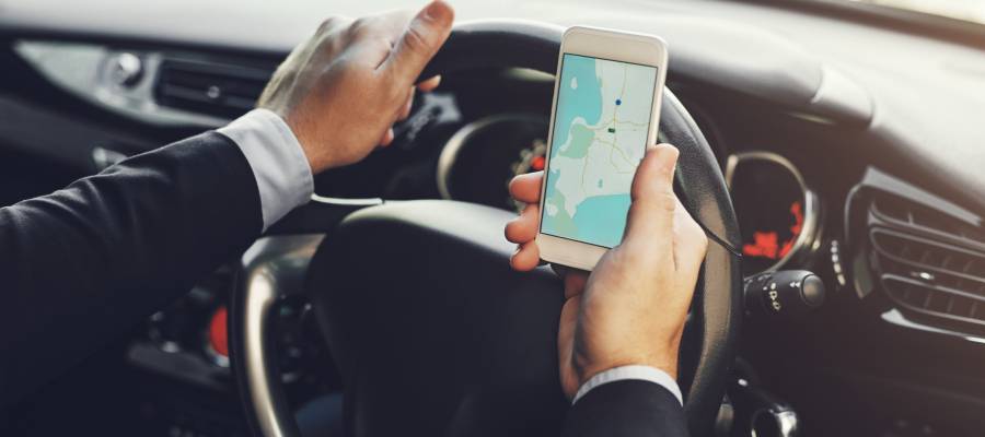 الآن يمكنك أن تخدع أصدقاءك حول مكان وجودك الحقيقي.. كيف تغيّر موقع GPS على هاتفك؟
