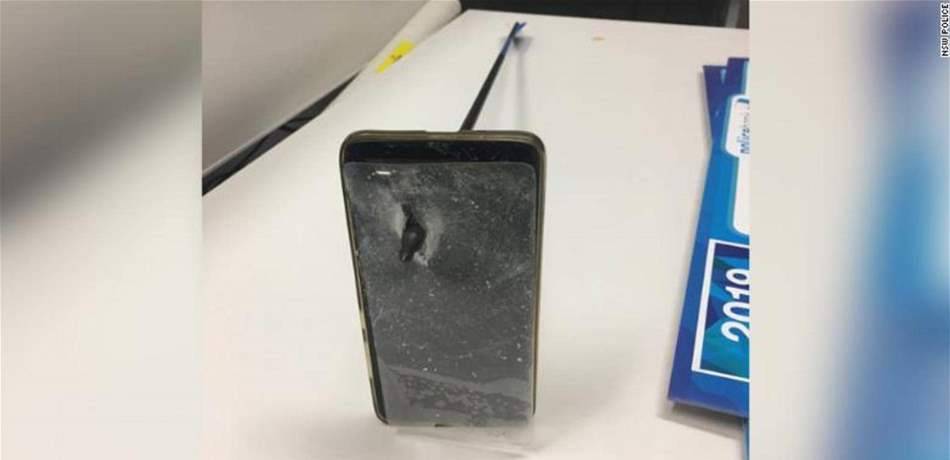 حادثةٌ لا تصدّق.. هاتف أنقذ صاحبه من "سهمٍ قاتل"!