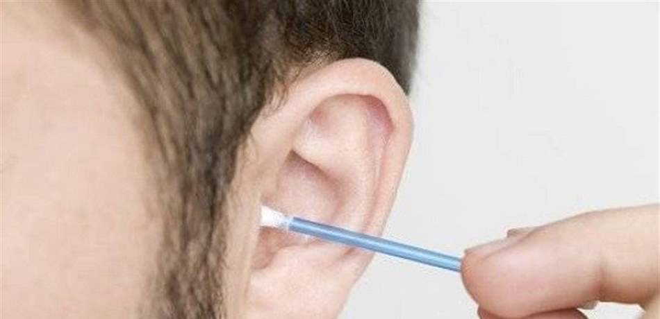إحذروا أعواد القطن.. أصابت رجلا بعدوى قاتلة!