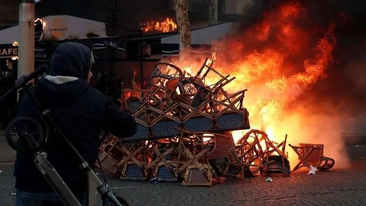 "السترات الصفراء" تشعل جادة الشانزيليزيه في باريس