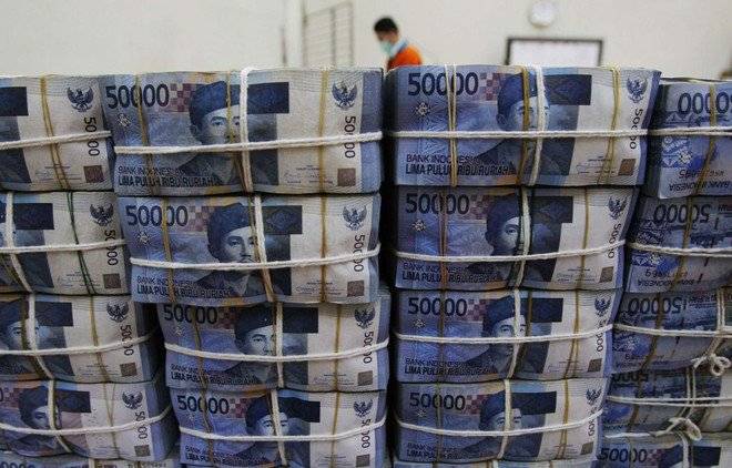 ديون إندونيسيا الخارجية تقفز إلى383 مليار دولار