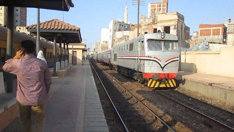 مصر تعتزم اقتراض 2 مليار دولار لتطوير منظومة النقل