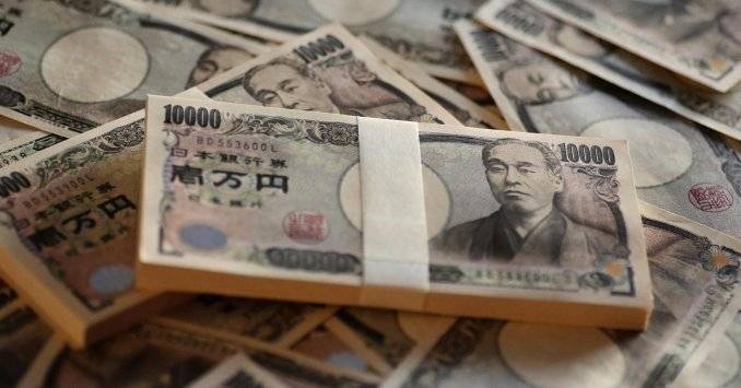 الين يرتفع مستفيدا من توقعات سلبية بشأن الاقتصاد الأمريكي